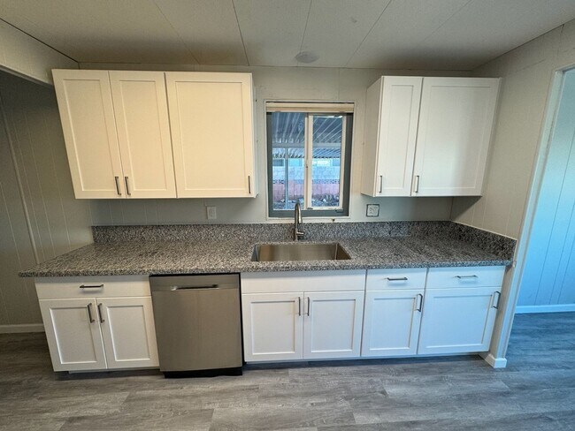 Building Photo - 3 bedroom 2 bath home in Phoenix