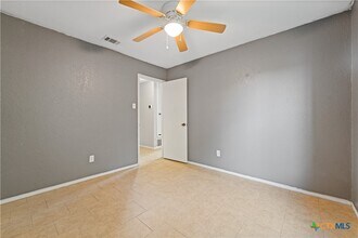 Building Photo - 303 Carly Dr