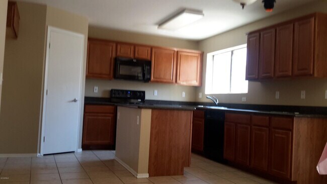 Building Photo - 8855 E Posada Ave