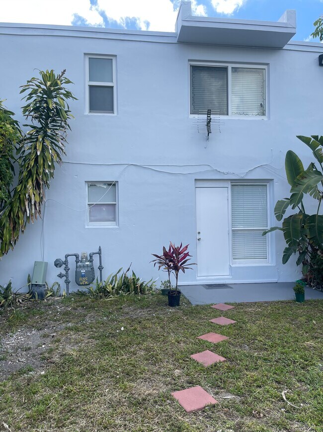 Foto del edificio - 1255 W 49th St