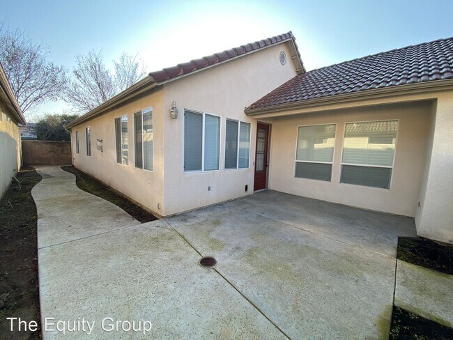 Building Photo - 3 br, 2 bath House - 328 S Holland Ct