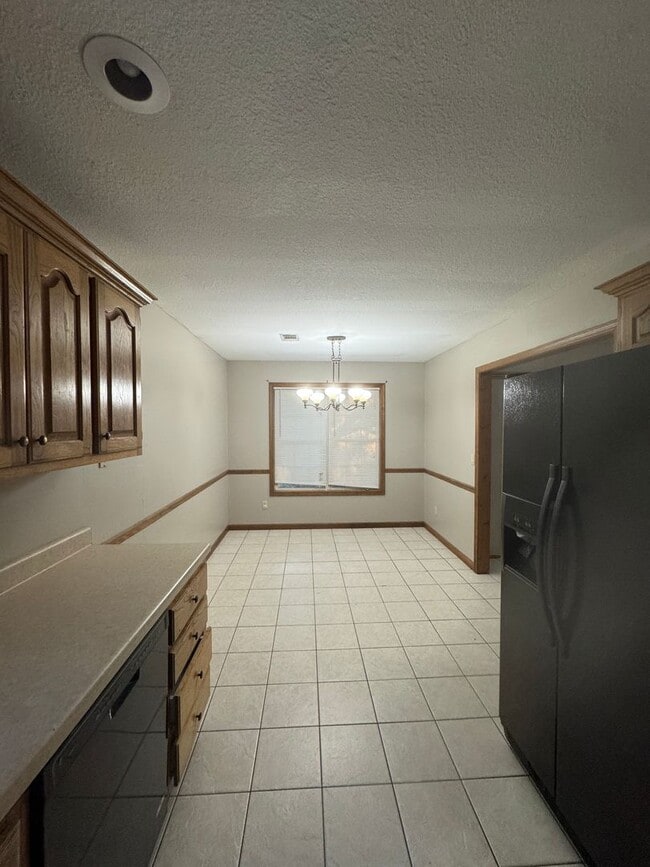 Building Photo - 3 Bed / 2 Bath South Jonesboro Available Now