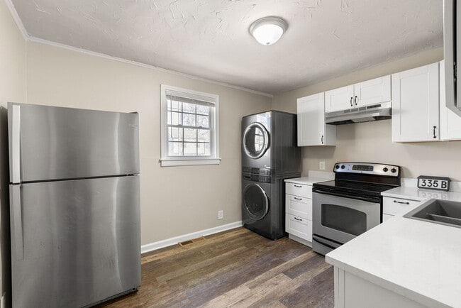 kitchen unit B - 335 Grace St