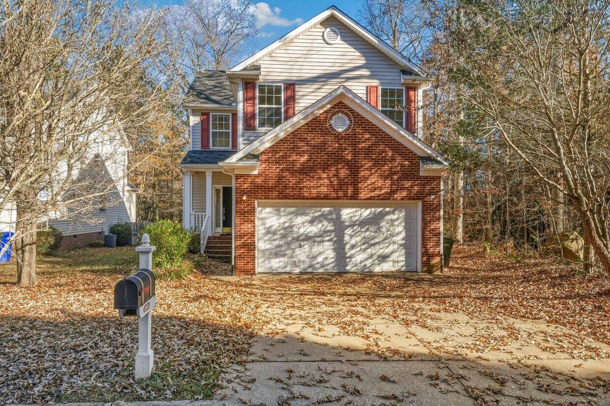 Primary Photo - 4 Bedroom / 3 Bath Chapel Hill Home Available now!