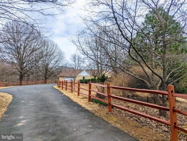 Building Photo - 5405 Mountain Rd