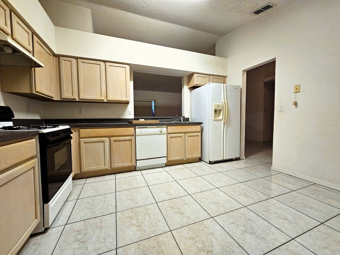 Foto del edificio - Bright & Spacious 3-Bedroom Home in the Heart of Clermont!