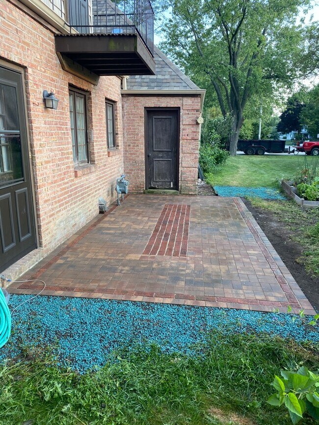 Nuevo patio al lado de la cocina. - 1050 W Acacia Rd