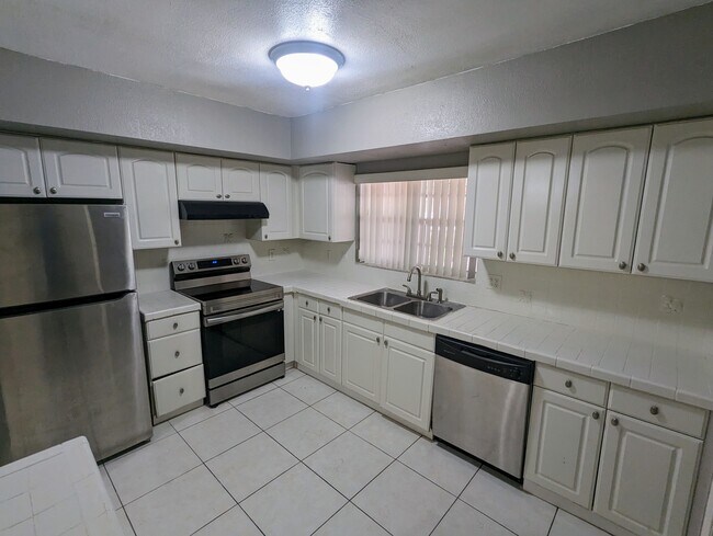 Foto del edificio - 664 W Melrose Cir