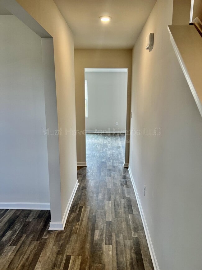 Building Photo - 1459 Cannan Mountain Dr