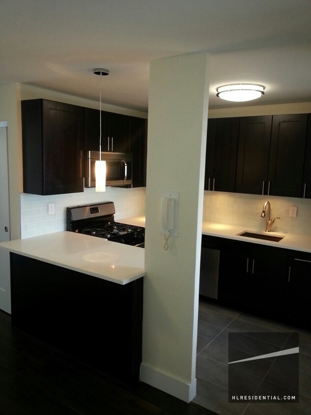 Foto principal - 10460 Queens Blvd