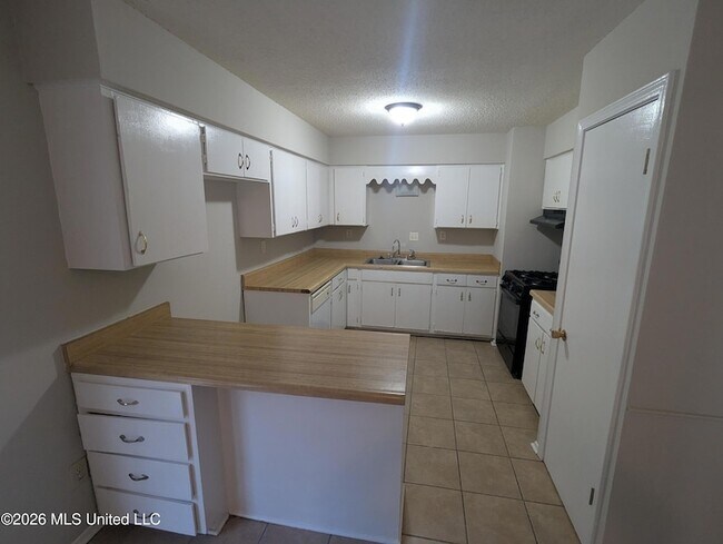 Foto del edificio - 6565 Hermitage Rd