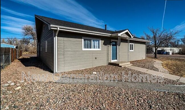 Photo - 402 Crest St House