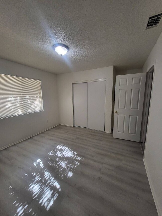 15406 Straight Arrow Rd Unit 3, Apple Valley, CA 92307 Room for Rent