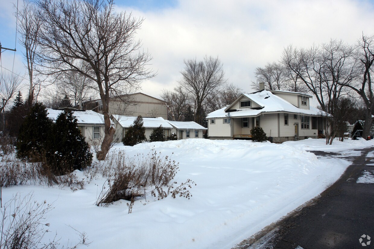 31715 W 9 Mile Rd, Farmington, MI 48336 Apartments in Farmington, MI