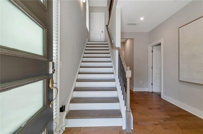 Foto del edificio - 564 Ember Ln NW