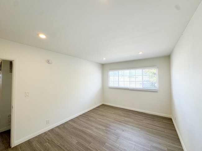 Foto del edificio - 921 N Eucalyptus Ave