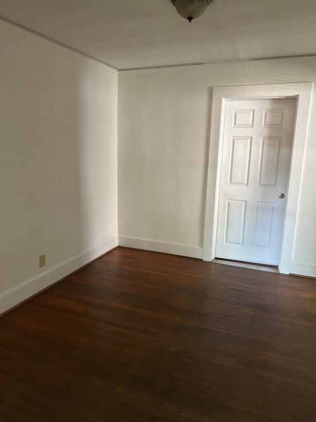 Foto del edificio - 142 White Oak Rd