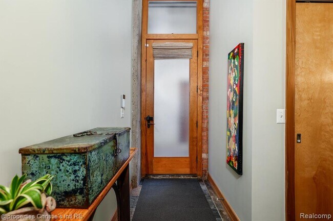 Building Photo - 627 W Alexandrine St