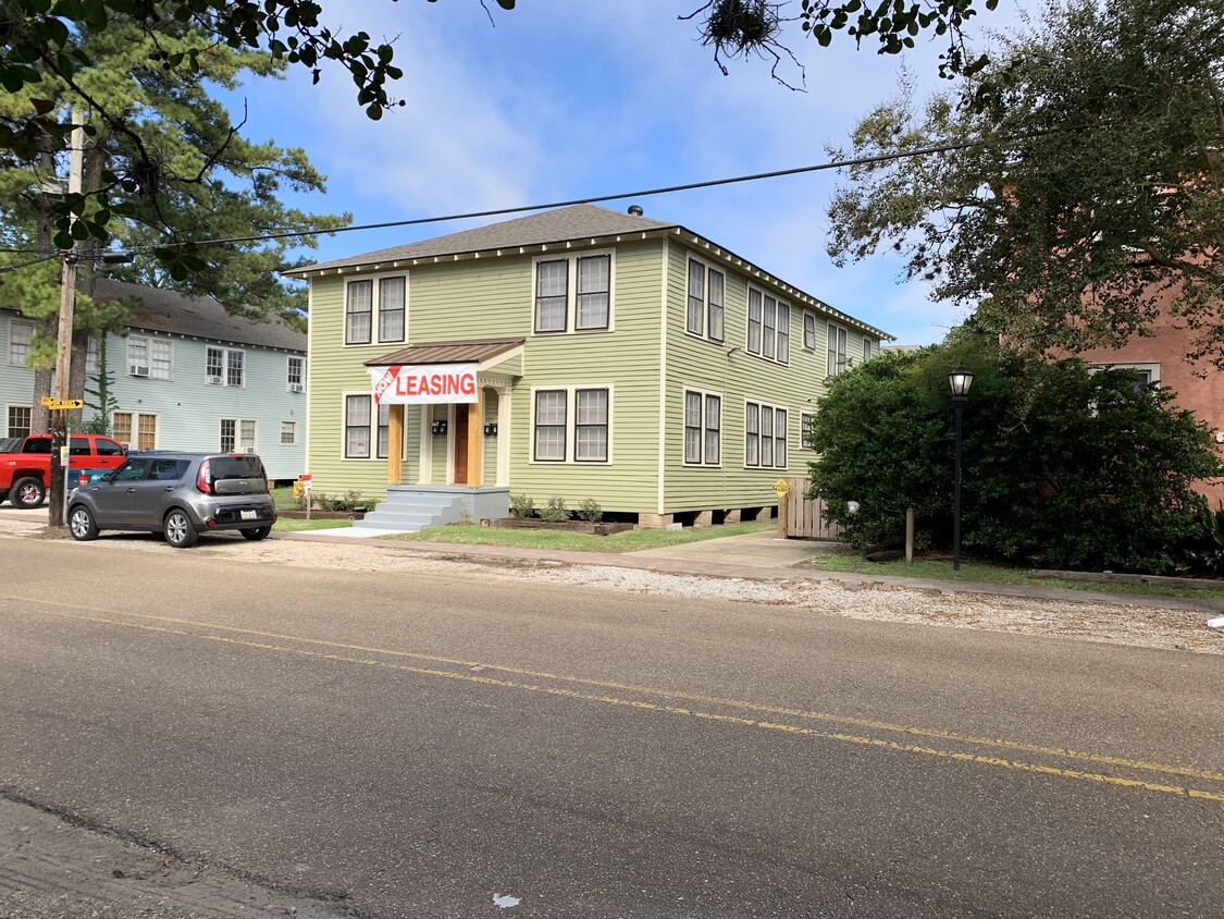 Primary Photo - 157 E State St