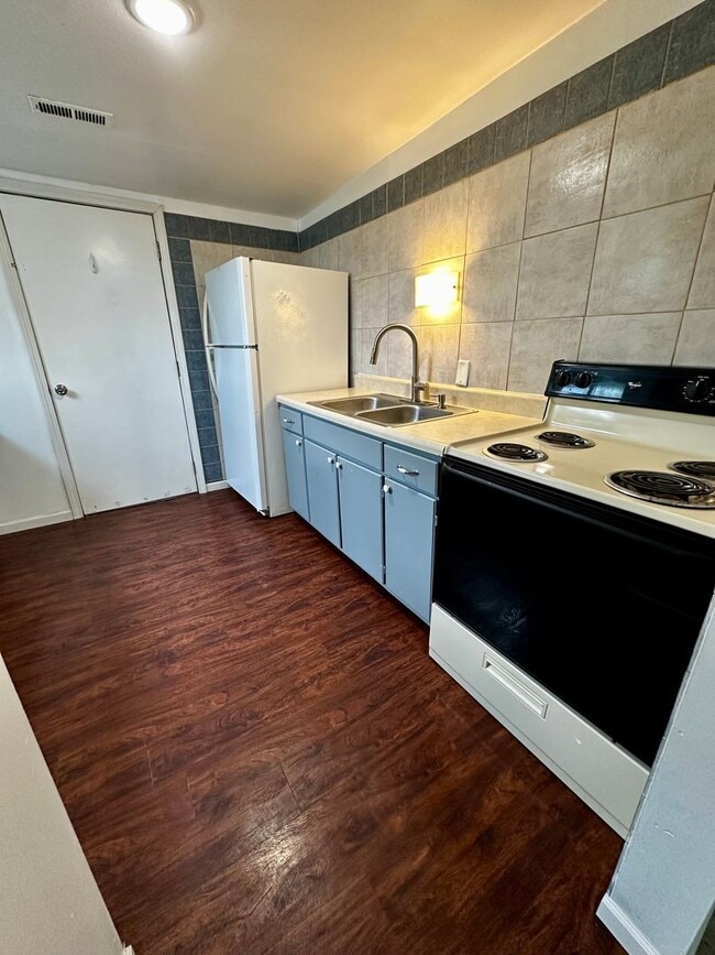 Foto del edificio - 1214 Commercial St