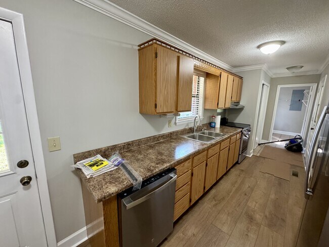 Foto del edificio - 16374 Oakdale Rd