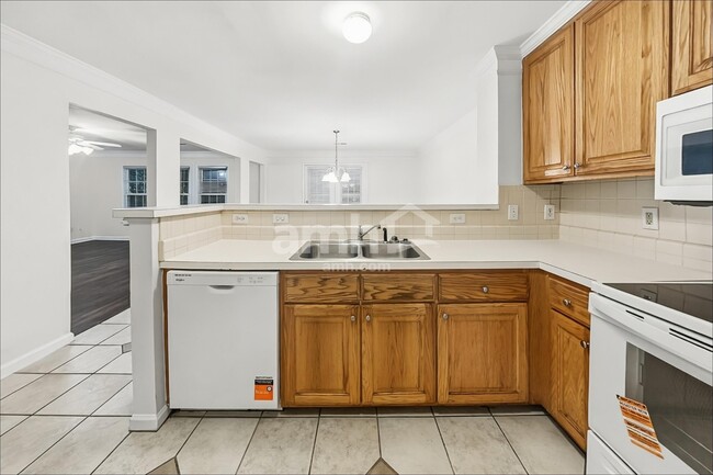 Foto del edificio - 4601 Heritage Woods Dr
