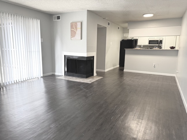 Building Photo - Suncrest