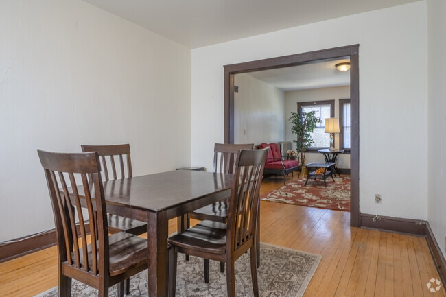 2BR, 1BA - 900SF - Dining Room - Arboretum Arms