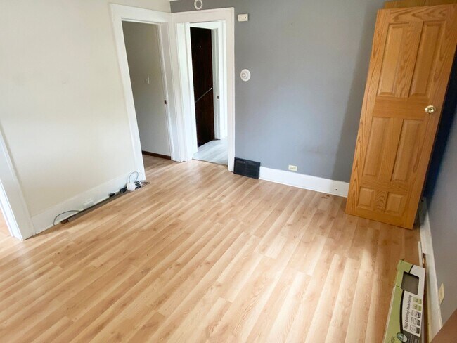 Foto del edificio - 2 BR Ranch Style Home with 1-Car Detached Garage