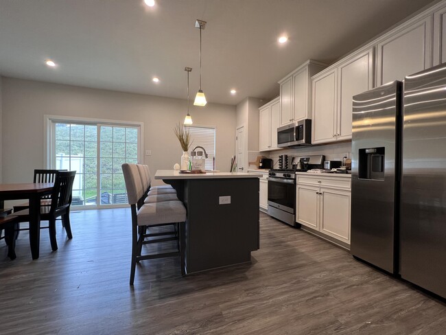 Foto del edificio - 217 Stonehurst Dr
