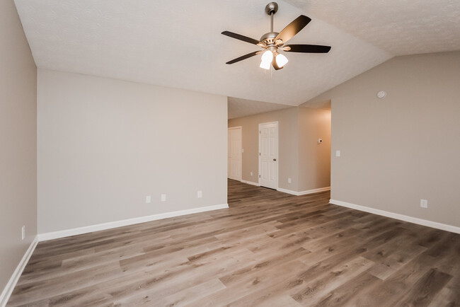 Foto del edificio - 145 Hunters Ridge Dr