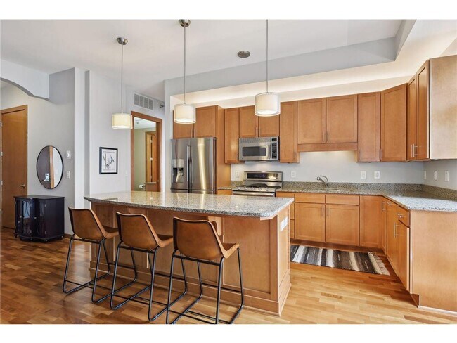 Foto del edificio - 317 Groveland Ave