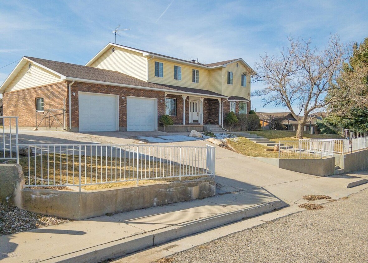 Beautiful house with natural light House Rental in Cedar City, UT