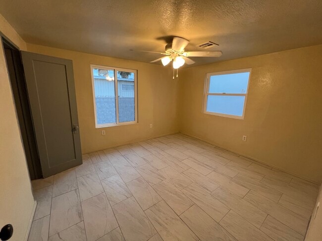 Building Photo - 928 S 7th Ave