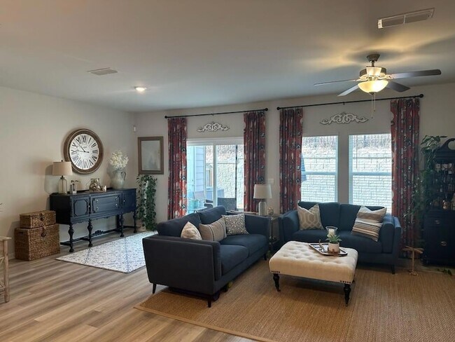 Foto del edificio - 108 Cedar Ln