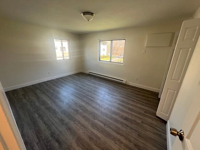 Foto del edificio - 30 Juniper Rd