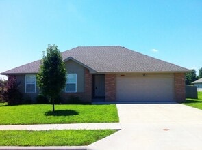 Building Photo - 5634 W Sugar Pine Dr