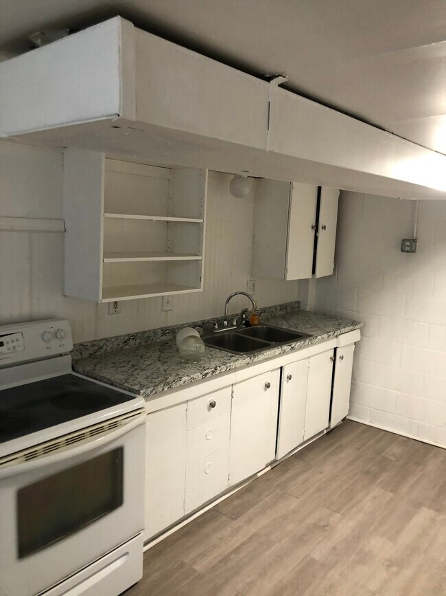 Kitchen - 22737 DONALD AVE