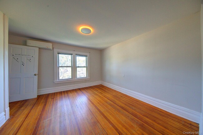 Building Photo - 1250 Woodfield Rd