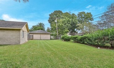 Building Photo - 9205 Vicksburg Ave