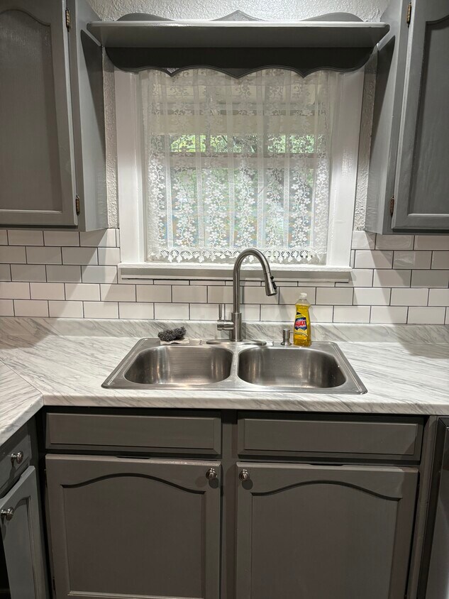 Foto principal - 1105 Oakland Dr