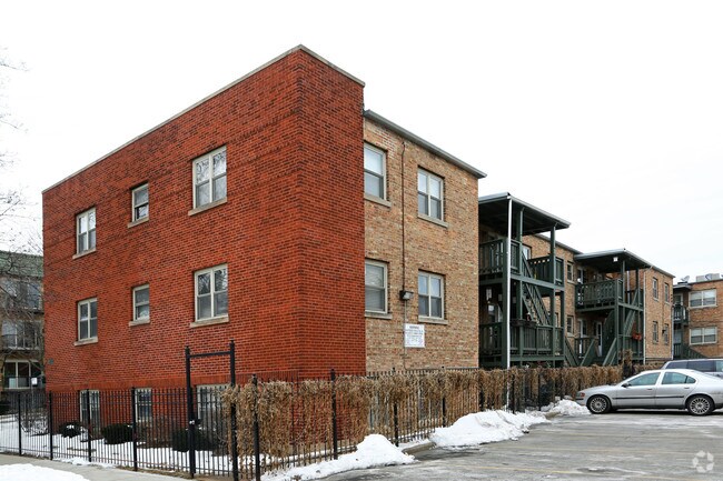 Building Photo - 7501-7533 N Damen Ave