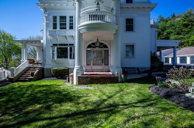 Foto del edificio - 1041 Great Pond Rd