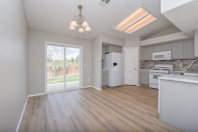 Foto del edificio - 7622 W Bright Star St