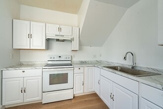 Building Photo - 294 Spruce St