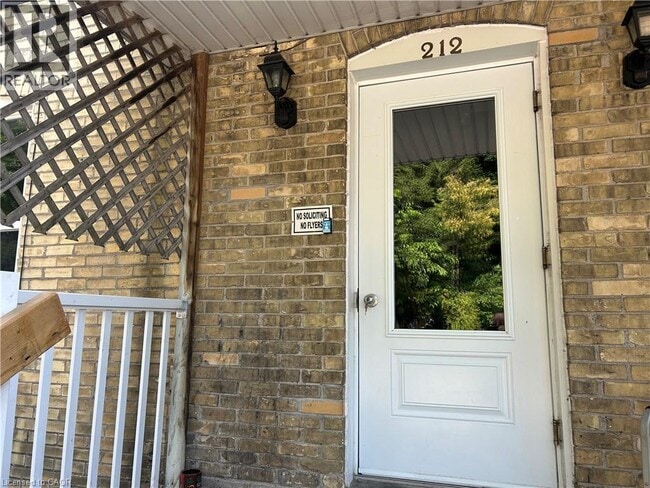 Building Photo - 206 Queenston Rd