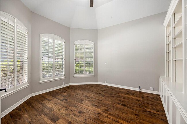 Foto del edificio - 931 Chisel Point Dr