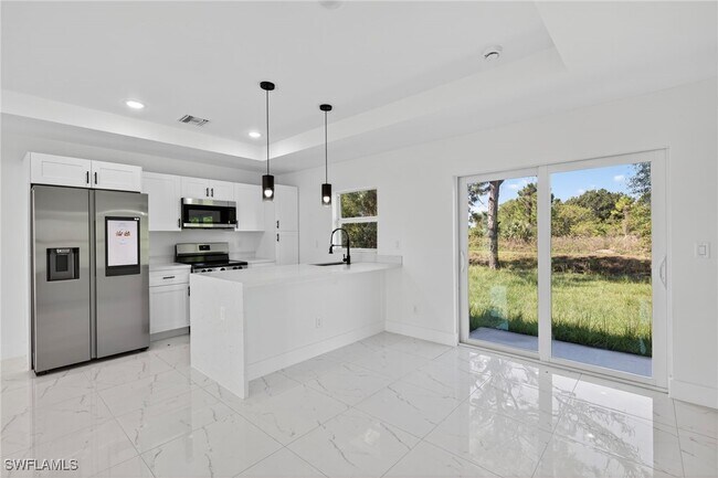 Building Photo - 366 Butler Ave S