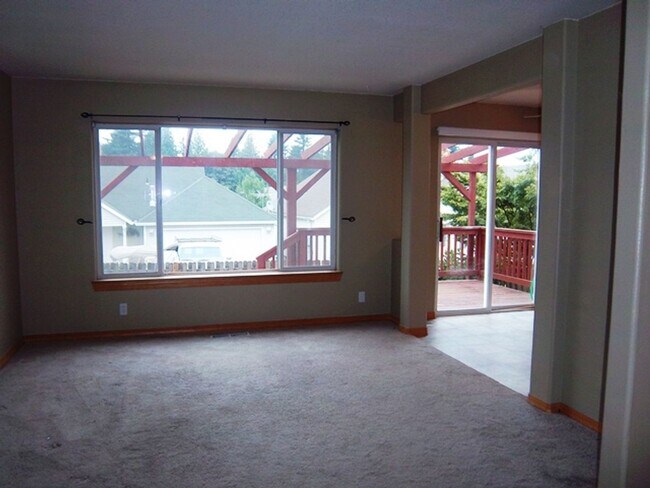 Foto del edificio - SPACIOUS, BRIGHT & CLEAN!! CHARMING SANDY,...