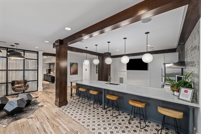 Building Photo - Parker Point